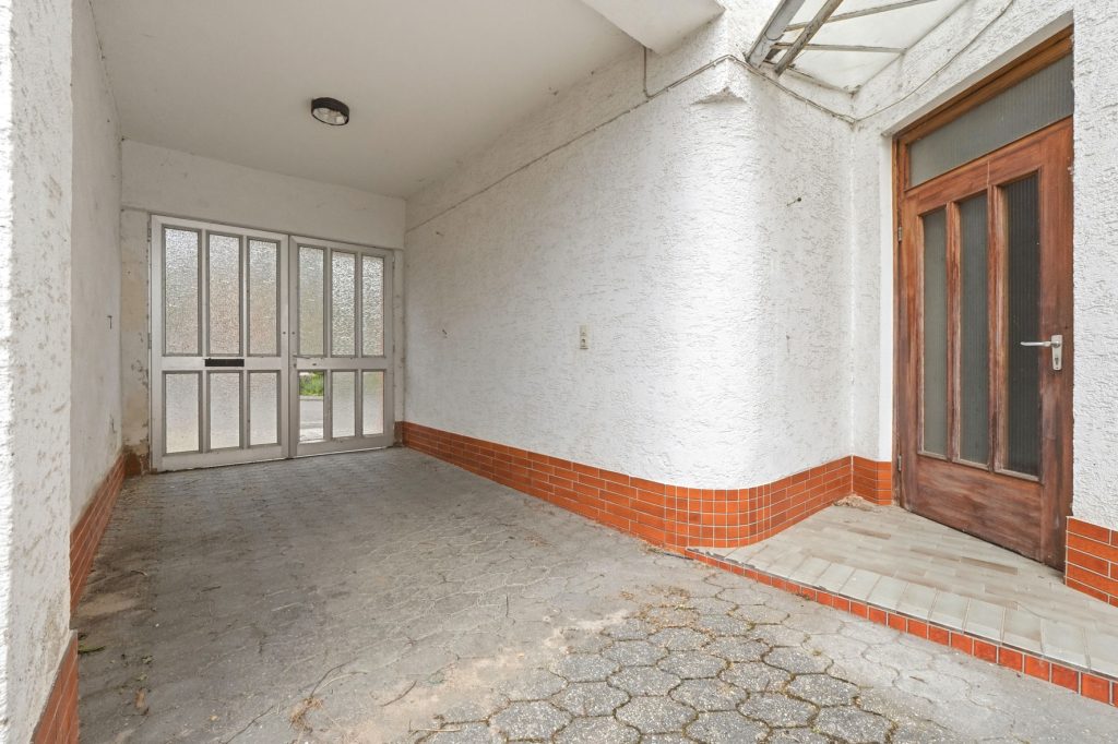 Gütelhöfer Immobilien - Immobilienangebot - Bornheim / Roisdorf - Alle - Handwerklich begabt? Einfamilienhaus mit viel Potenzial und Garage auf 944m² Grund in Roisdorf