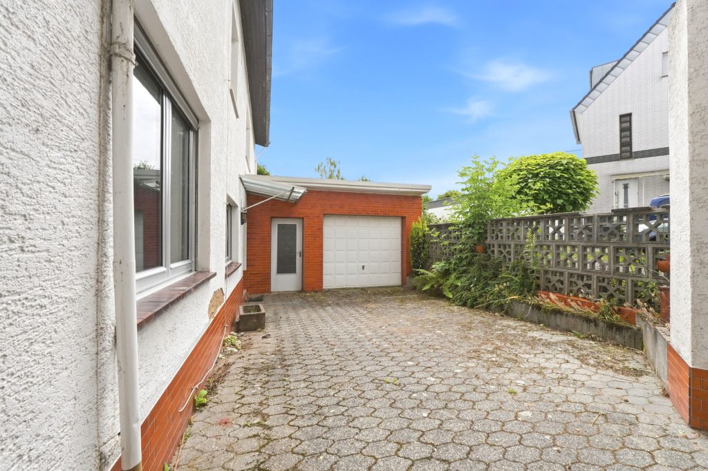 Gütelhöfer Immobilien - Immobilienangebot - Bornheim / Roisdorf - Alle - Handwerklich begabt? Einfamilienhaus mit viel Potenzial und Garage auf 944m² Grund in Roisdorf