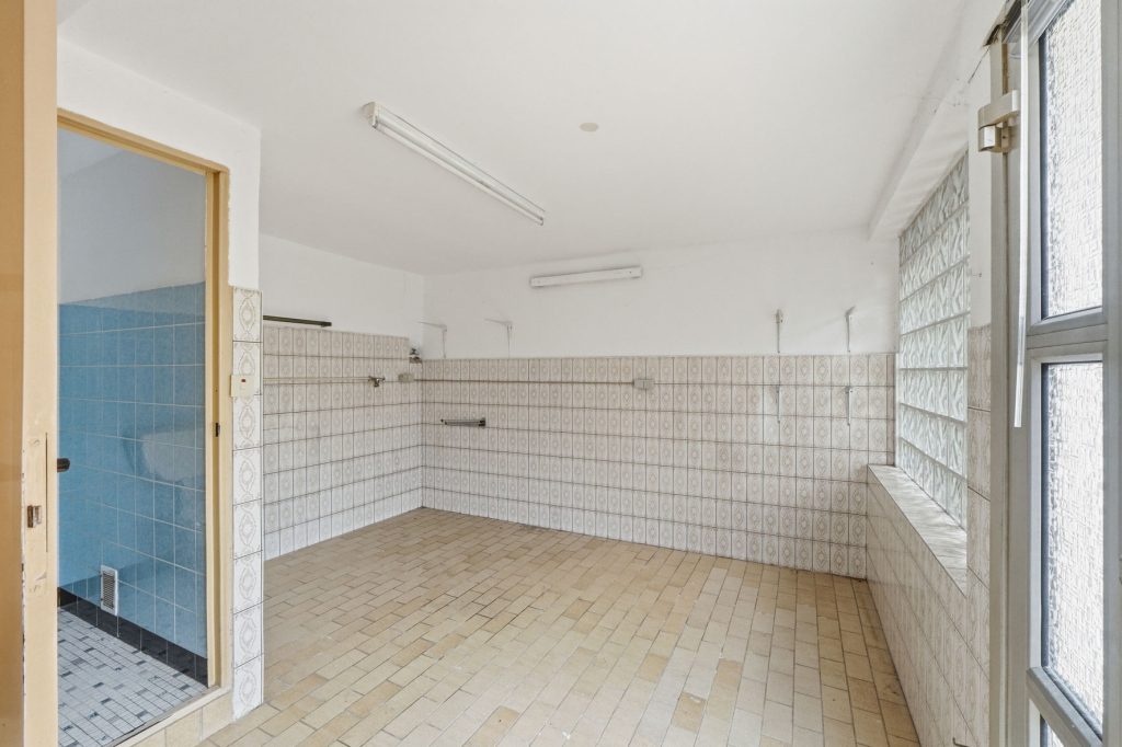 Gütelhöfer Immobilien - Immobilienangebot - Bornheim / Roisdorf - Alle - Handwerklich begabt? Einfamilienhaus mit viel Potenzial und Garage auf 944m² Grund in Roisdorf