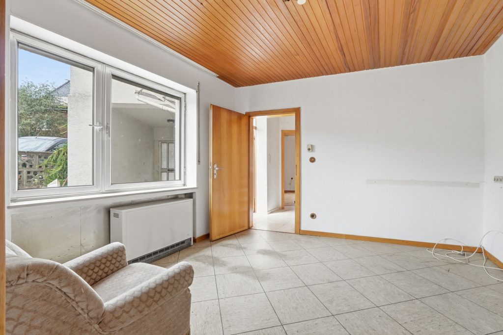Gütelhöfer Immobilien - Immobilienangebot - Bornheim / Roisdorf - Alle - Handwerklich begabt? Einfamilienhaus mit viel Potenzial und Garage auf 944m² Grund in Roisdorf