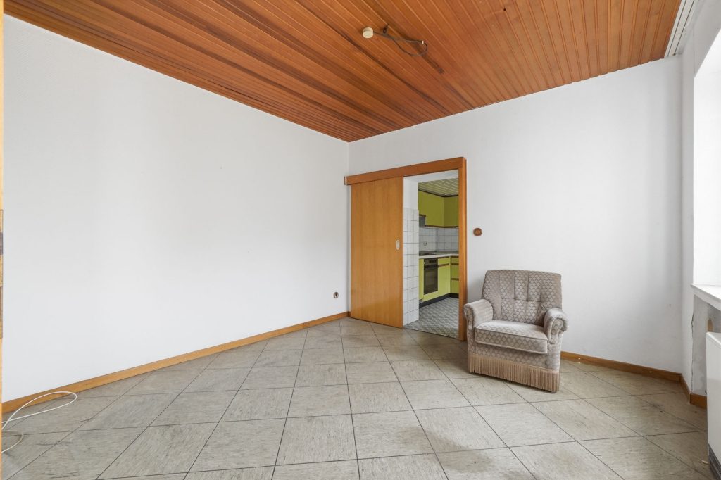 Gütelhöfer Immobilien - Immobilienangebot - Bornheim / Roisdorf - Alle - Handwerklich begabt? Einfamilienhaus mit viel Potenzial und Garage auf 944m² Grund in Roisdorf