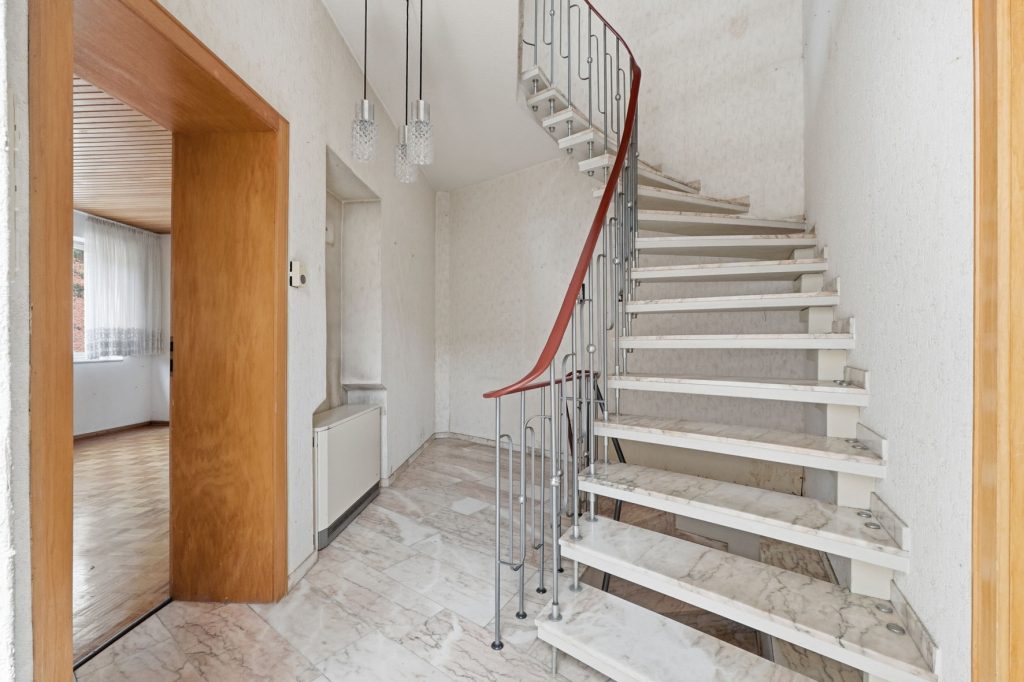 Gütelhöfer Immobilien - Immobilienangebot - Bornheim / Roisdorf - Alle - Handwerklich begabt? Einfamilienhaus mit viel Potenzial und Garage auf 944m² Grund in Roisdorf