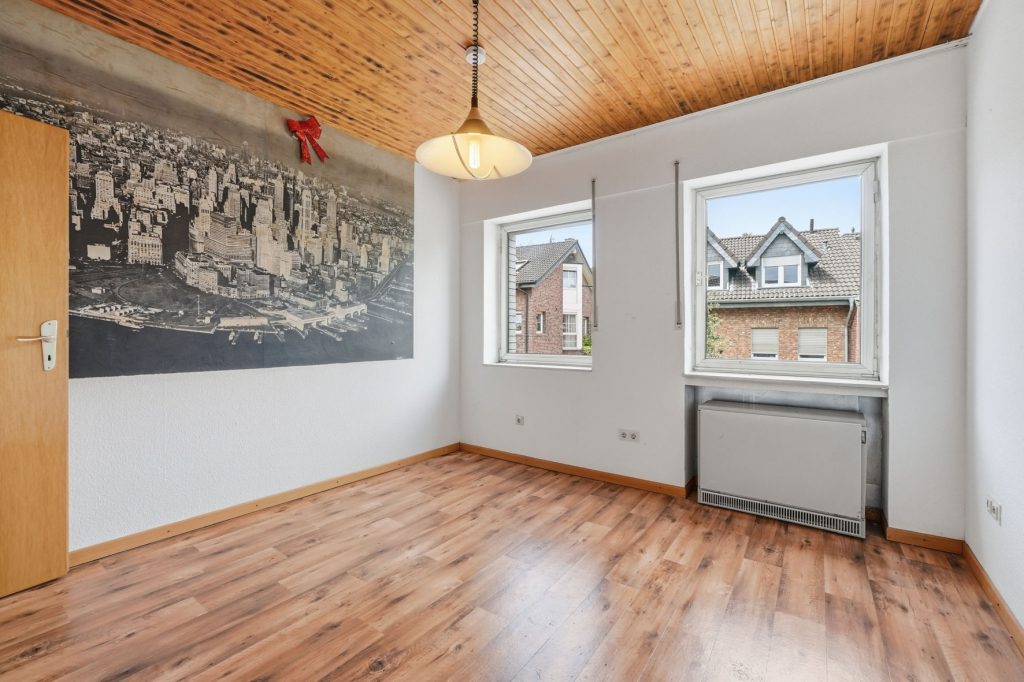 Gütelhöfer Immobilien - Immobilienangebot - Bornheim / Roisdorf - Alle - Handwerklich begabt? Einfamilienhaus mit viel Potenzial und Garage auf 944m² Grund in Roisdorf