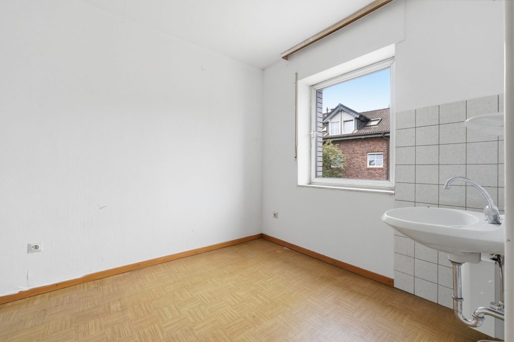 Gütelhöfer Immobilien - Immobilienangebot - Bornheim / Roisdorf - Alle - Handwerklich begabt? Einfamilienhaus mit viel Potenzial und Garage auf 944m² Grund in Roisdorf