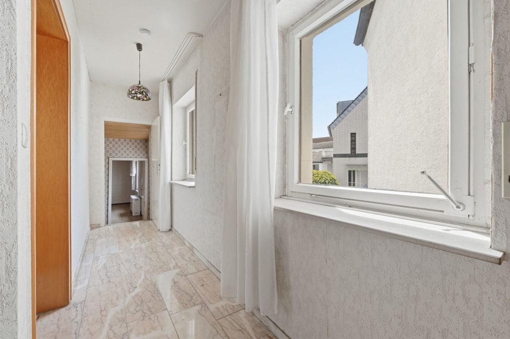 Gütelhöfer Immobilien - Immobilienangebot - Bornheim / Roisdorf - Alle - Handwerklich begabt? Einfamilienhaus mit viel Potenzial und Garage auf 944m² Grund in Roisdorf