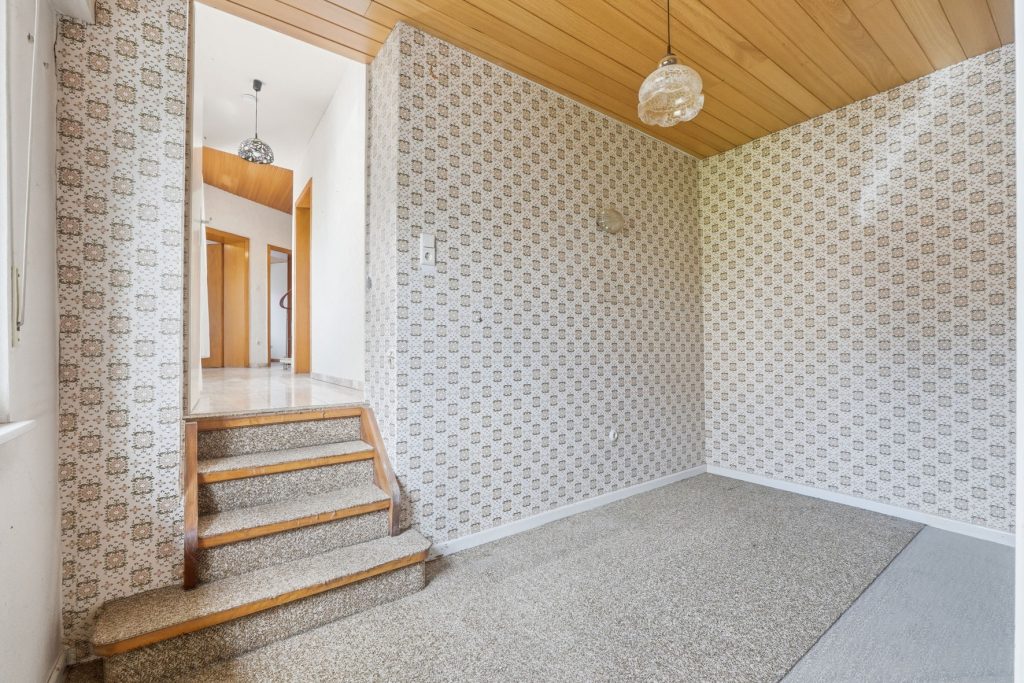 Gütelhöfer Immobilien - Immobilienangebot - Bornheim / Roisdorf - Alle - Handwerklich begabt? Einfamilienhaus mit viel Potenzial und Garage auf 944m² Grund in Roisdorf