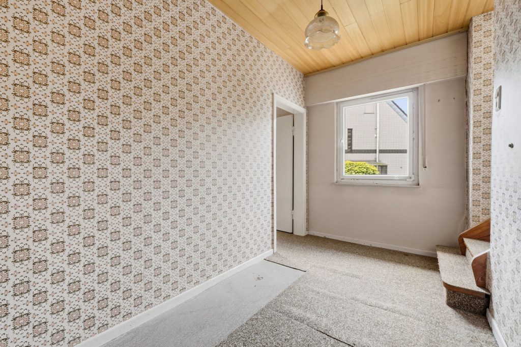 Gütelhöfer Immobilien - Immobilienangebot - Bornheim / Roisdorf - Alle - Handwerklich begabt? Einfamilienhaus mit viel Potenzial und Garage auf 944m² Grund in Roisdorf