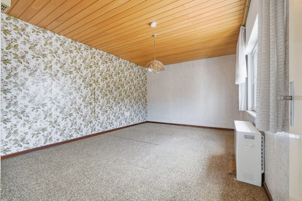 Gütelhöfer Immobilien - Immobilienangebot - Bornheim / Roisdorf - Alle - Handwerklich begabt? Einfamilienhaus mit viel Potenzial und Garage auf 944m² Grund in Roisdorf