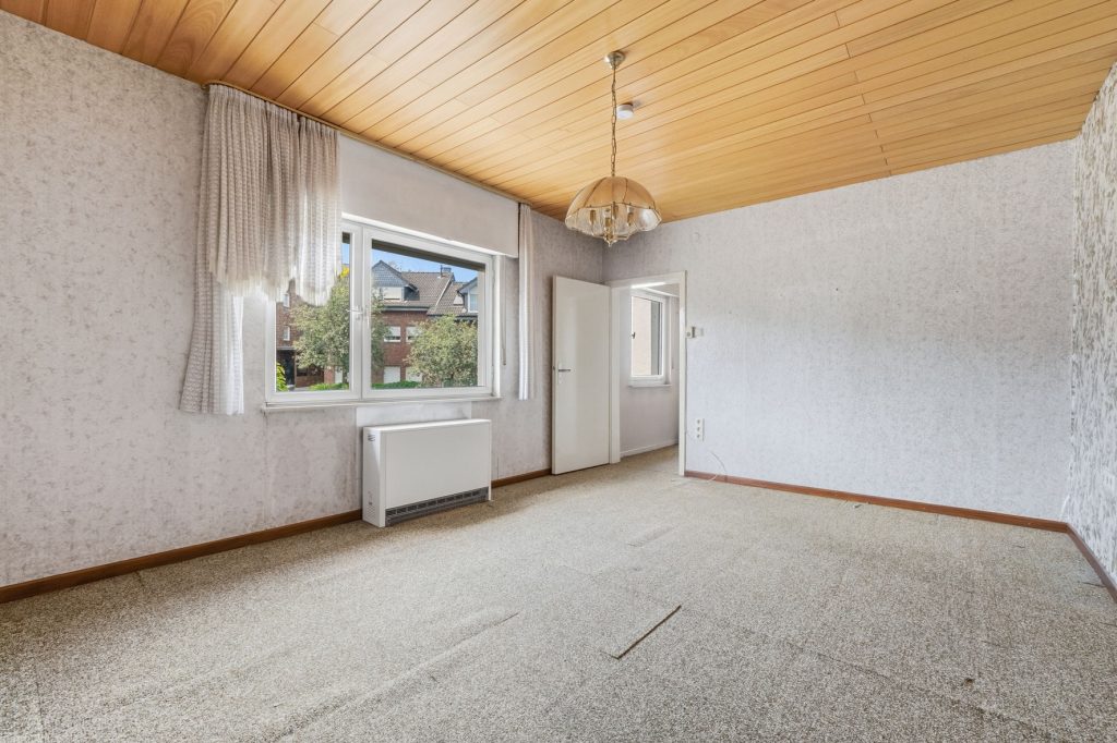 Gütelhöfer Immobilien - Immobilienangebot - Bornheim / Roisdorf - Alle - Handwerklich begabt? Einfamilienhaus mit viel Potenzial und Garage auf 944m² Grund in Roisdorf