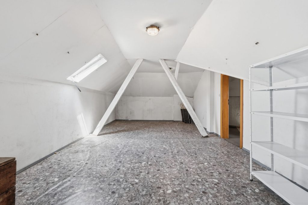 Gütelhöfer Immobilien - Immobilienangebot - Bornheim / Roisdorf - Alle - Handwerklich begabt? Einfamilienhaus mit viel Potenzial und Garage auf 944m² Grund in Roisdorf