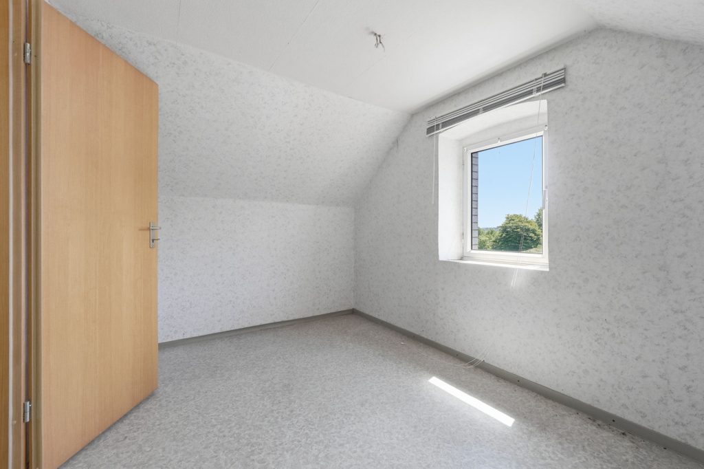 Gütelhöfer Immobilien - Immobilienangebot - Bornheim / Roisdorf - Alle - Handwerklich begabt? Einfamilienhaus mit viel Potenzial und Garage auf 944m² Grund in Roisdorf