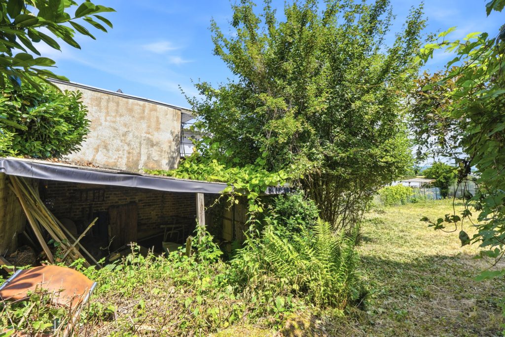 Gütelhöfer Immobilien - Immobilienangebot - Bornheim / Roisdorf - Alle - Handwerklich begabt? Einfamilienhaus mit viel Potenzial und Garage auf 944m² Grund in Roisdorf