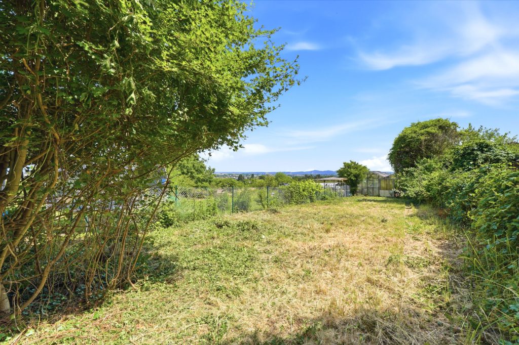 Gütelhöfer Immobilien - Immobilienangebot - Bornheim / Roisdorf - Alle - Handwerklich begabt? Einfamilienhaus mit viel Potenzial und Garage auf 944m² Grund in Roisdorf
