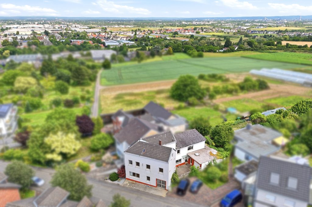 Gütelhöfer Immobilien - Immobilienangebot - Bornheim / Roisdorf - Alle - Handwerklich begabt? Einfamilienhaus mit viel Potenzial und Garage auf 944m² Grund in Roisdorf