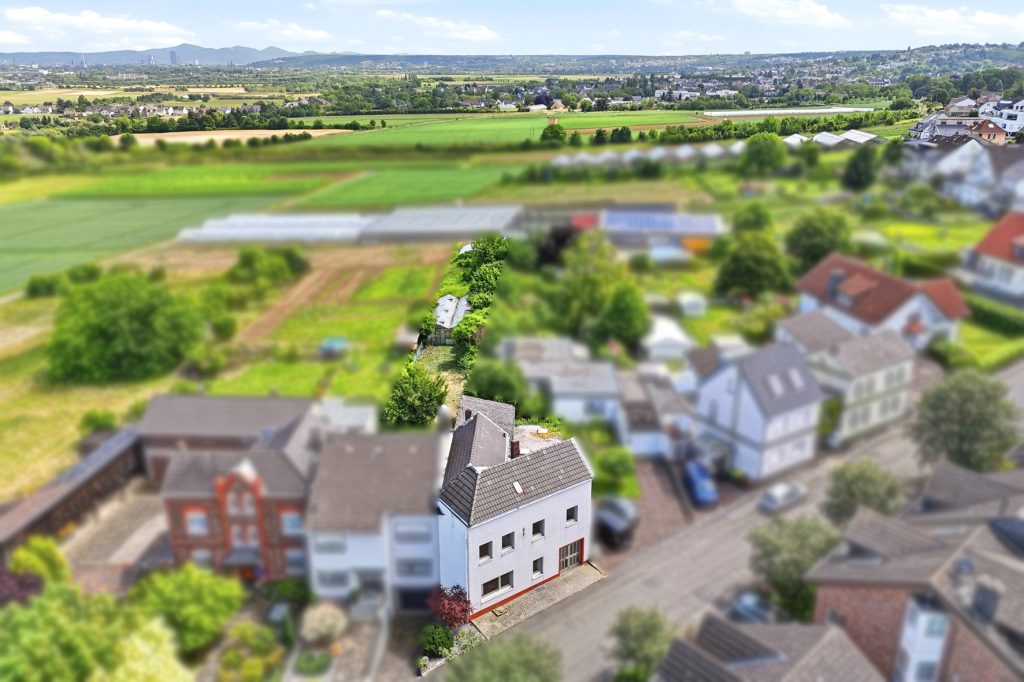 Gütelhöfer Immobilien - Immobilienangebot - Bornheim / Roisdorf - Alle - Handwerklich begabt? Einfamilienhaus mit viel Potenzial und Garage auf 944m² Grund in Roisdorf