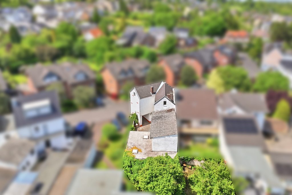 Gütelhöfer Immobilien - Immobilienangebot - Bornheim / Roisdorf - Alle - Handwerklich begabt? Einfamilienhaus mit viel Potenzial und Garage auf 944m² Grund in Roisdorf