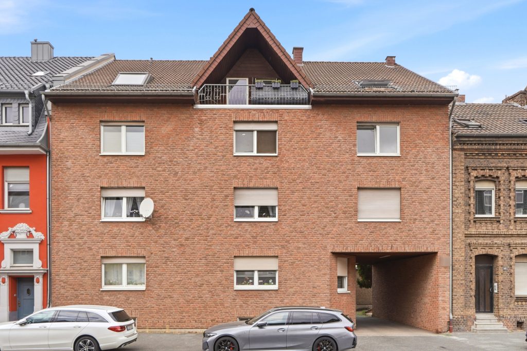 Gütelhöfer Immobilien - Immobilienangebot - Euskirchen - Alle - Investmentpaket mit 7 Eigentumswohnungen, 9 Stellplätzen und Entwicklungspotenzial in Euskirchen