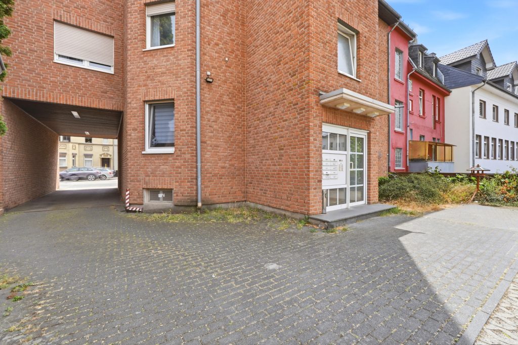 Gütelhöfer Immobilien - Immobilienangebot - Euskirchen - Alle - Investmentpaket mit 7 Eigentumswohnungen, 9 Stellplätzen und Entwicklungspotenzial in Euskirchen