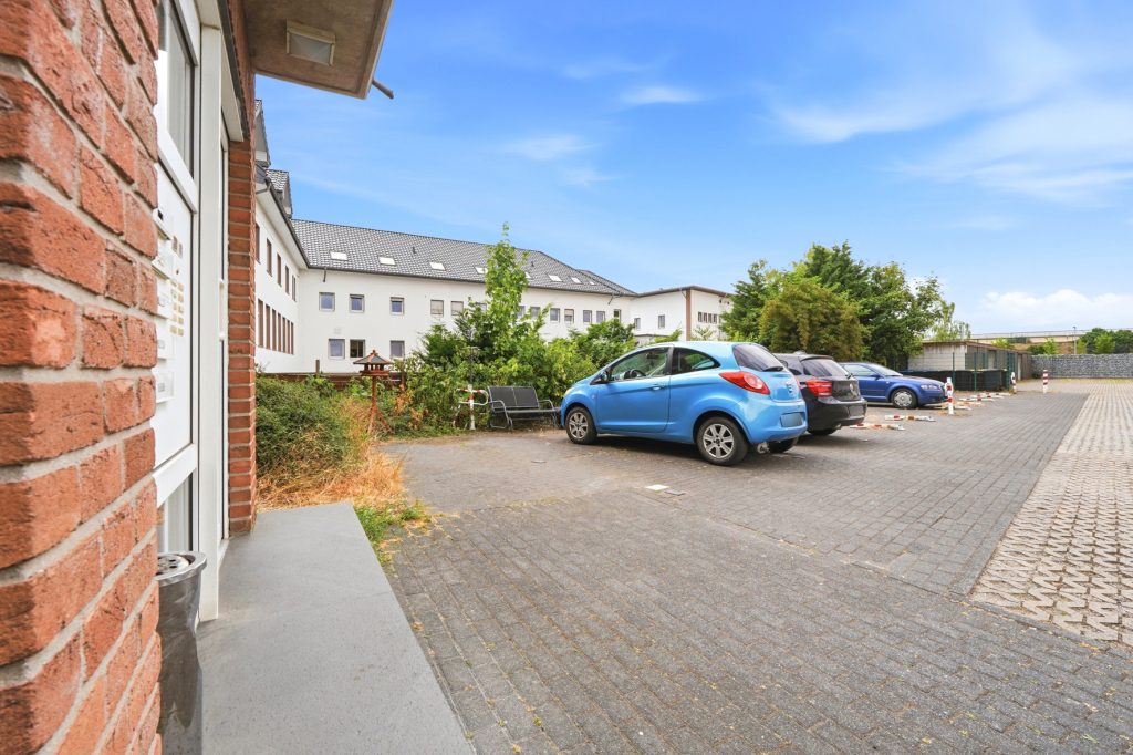 Gütelhöfer Immobilien - Immobilienangebot - Euskirchen - Alle - Investmentpaket mit 7 Eigentumswohnungen, 9 Stellplätzen und Entwicklungspotenzial in Euskirchen
