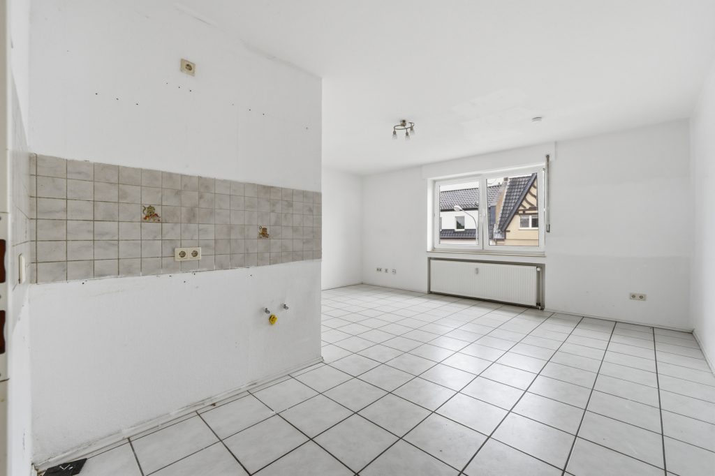 Gütelhöfer Immobilien - Immobilienangebot - Euskirchen - Alle - Investmentpaket mit 7 Eigentumswohnungen, 9 Stellplätzen und Entwicklungspotenzial in Euskirchen