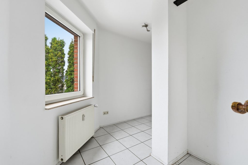 Gütelhöfer Immobilien - Immobilienangebot - Euskirchen - Alle - Investmentpaket mit 7 Eigentumswohnungen, 9 Stellplätzen und Entwicklungspotenzial in Euskirchen