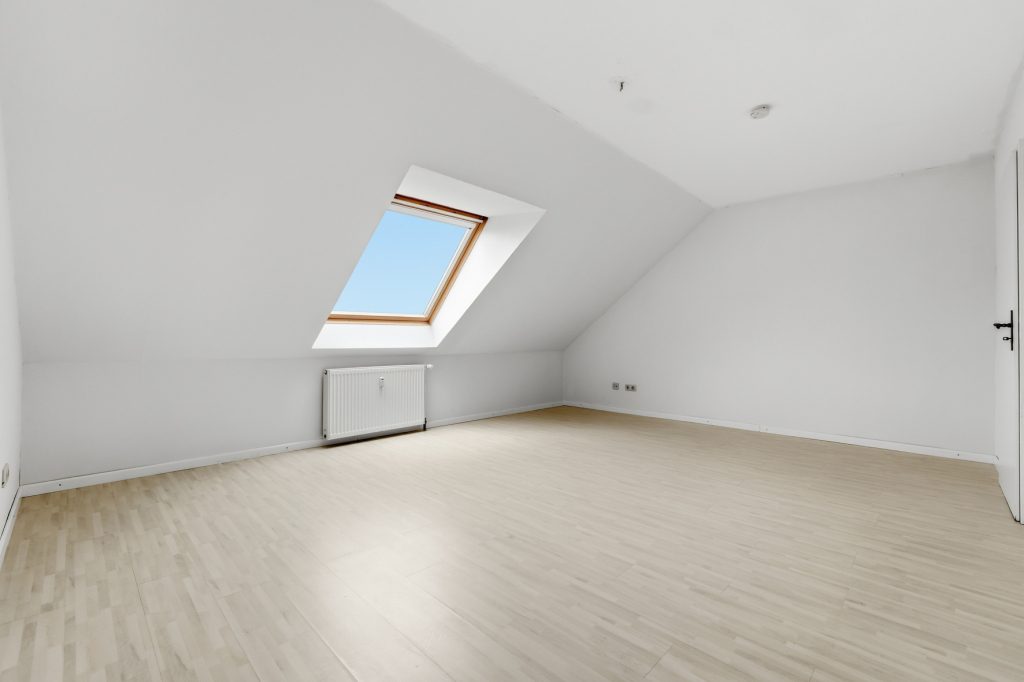 Gütelhöfer Immobilien - Immobilienangebot - Euskirchen - Alle - Investmentpaket mit 7 Eigentumswohnungen, 9 Stellplätzen und Entwicklungspotenzial in Euskirchen
