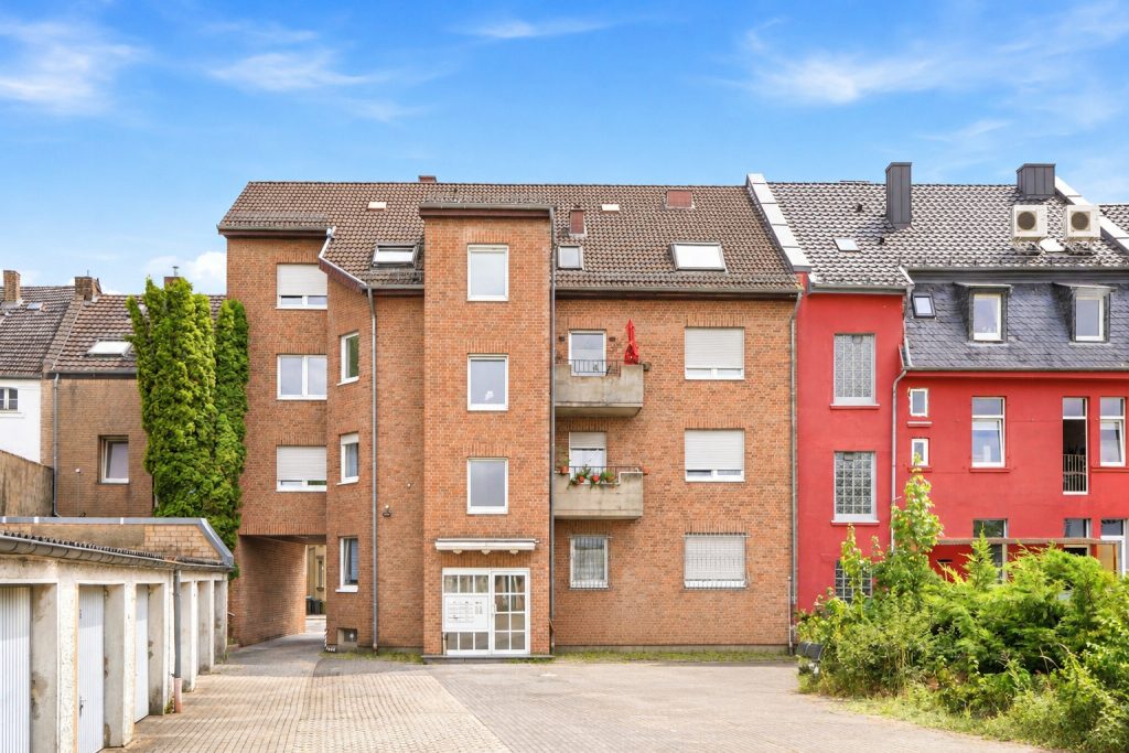 Gütelhöfer Immobilien - Immobilienangebot - Euskirchen - Alle - Investmentpaket mit 7 Eigentumswohnungen, 9 Stellplätzen und Entwicklungspotenzial in Euskirchen