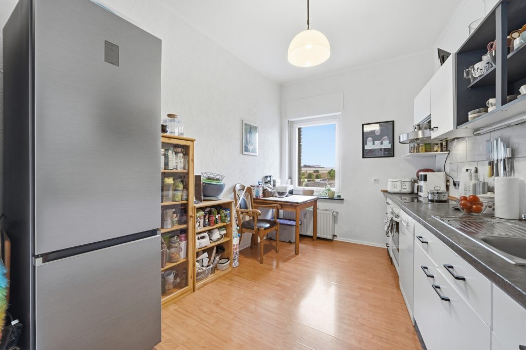 Gütelhöfer Immobilien - Immobilienangebot - Euskirchen - Alle - Seltene Kapitalanlage mit Entwicklungspotential! Zweifamilienhaus mit 27 vermieteten Garagen