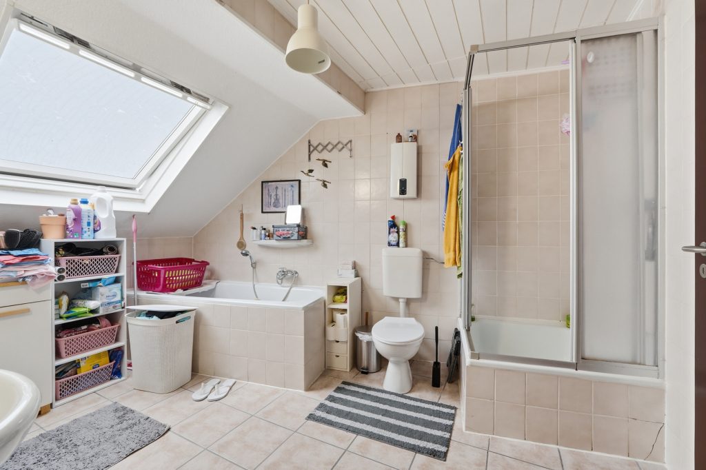 Gütelhöfer Immobilien - Immobilienangebot - Euskirchen - Alle - Seltene Kapitalanlage mit Entwicklungspotential! Zweifamilienhaus mit 27 vermieteten Garagen