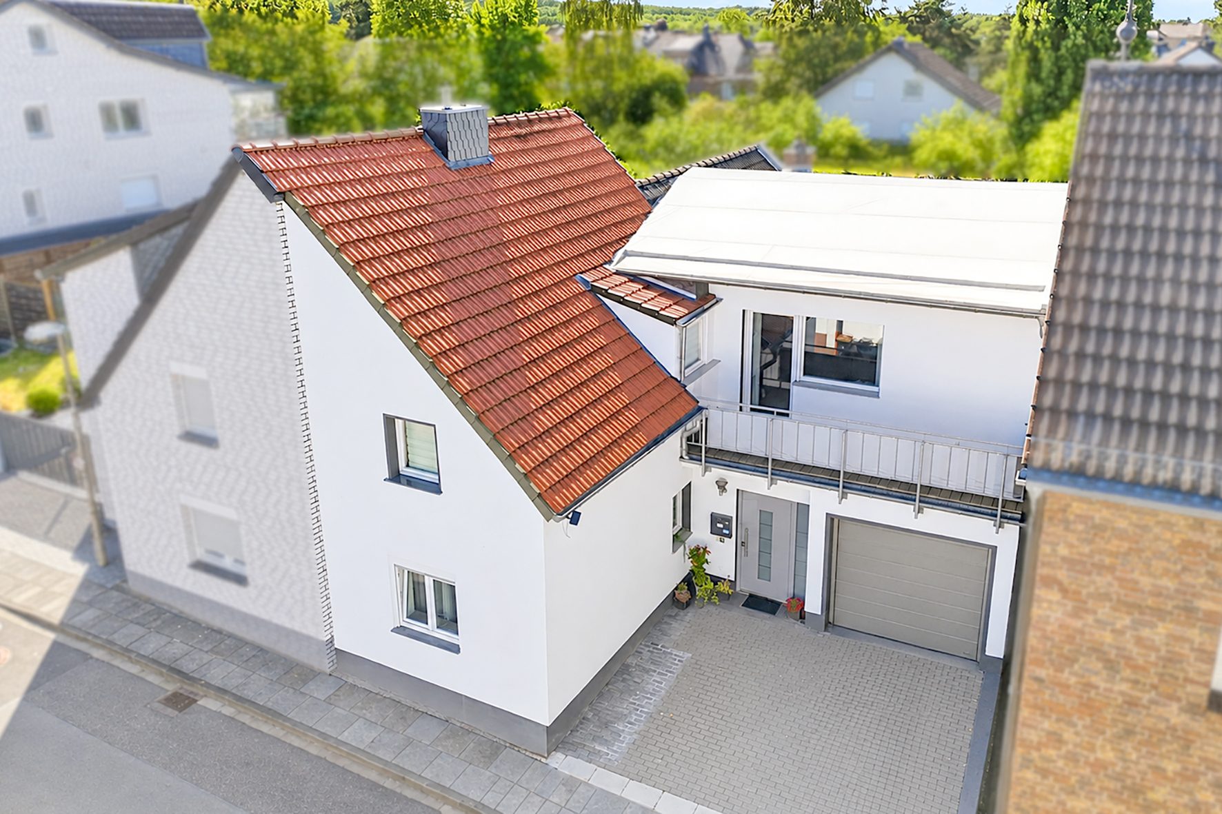 Gütelhöfer Immobilien - Immobilienangebot - Rheinbach / Wormersdorf - Alle - Modernisierte Doppelhaushälfte mit Garage, Terrasse, Balkon und viel Wohnkomfort in Wormersdorf