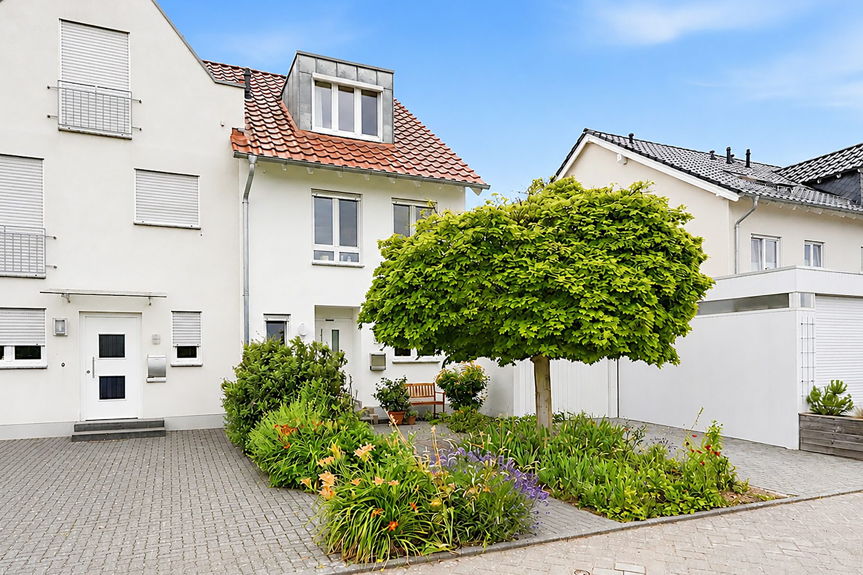 Gütelhöfer Immobilien - Immobilienangebot - Rheinbach - Alle - Kaufen und einziehen! Modernes Reihenendhaus in beliebter Lage mit PV-Anlage, Garage und Einbauküche