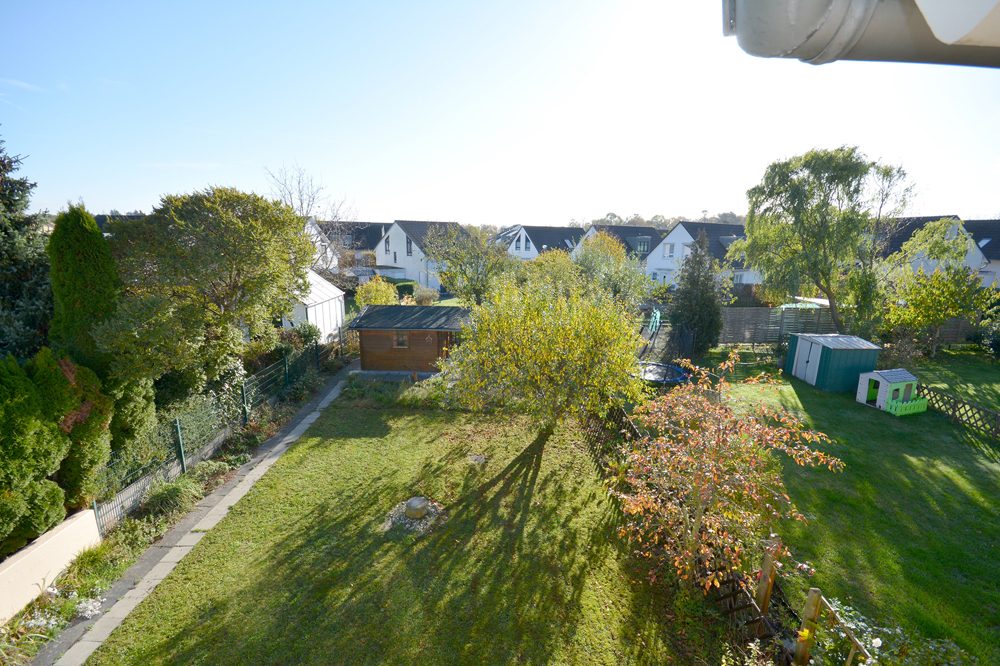 Gütelhöfer Immobilien - Immobilienangebot - Swisttal / Morenhoven - Alle - Großzügige Doppelhaushäfte mit Wärmepumpe, Einbauküche, Carport mit Wallbox und Garten in Morenhoven