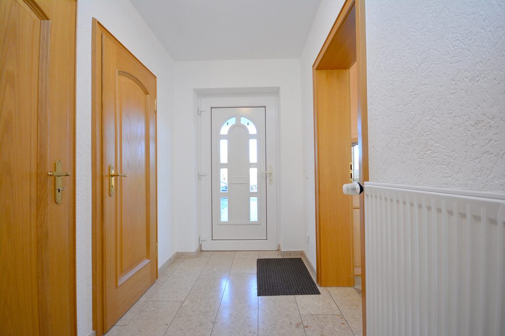 Gütelhöfer Immobilien - Immobilienangebot - Swisttal / Morenhoven - Alle - Großzügige Doppelhaushäfte mit Wärmepumpe, Einbauküche, Carport mit Wallbox und Garten in Morenhoven