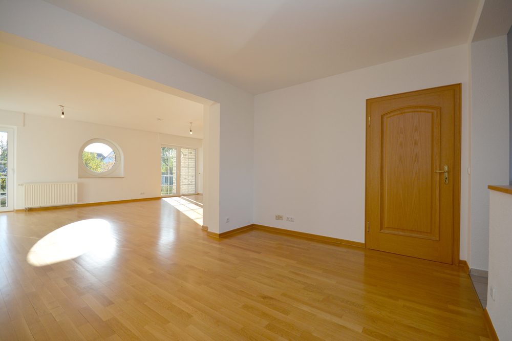 Gütelhöfer Immobilien - Immobilienangebot - Swisttal / Morenhoven - Alle - Großzügige Doppelhaushäfte mit Wärmepumpe, Einbauküche, Carport mit Wallbox und Garten in Morenhoven