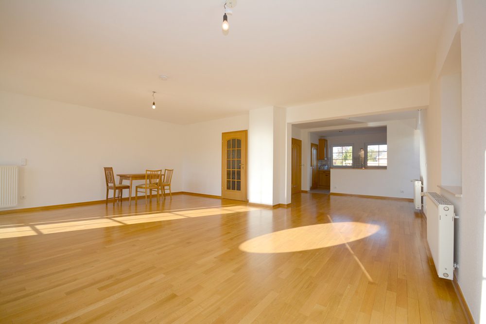 Gütelhöfer Immobilien - Immobilienangebot - Swisttal / Morenhoven - Alle - Großzügige Doppelhaushäfte mit Wärmepumpe, Einbauküche, Carport mit Wallbox und Garten in Morenhoven
