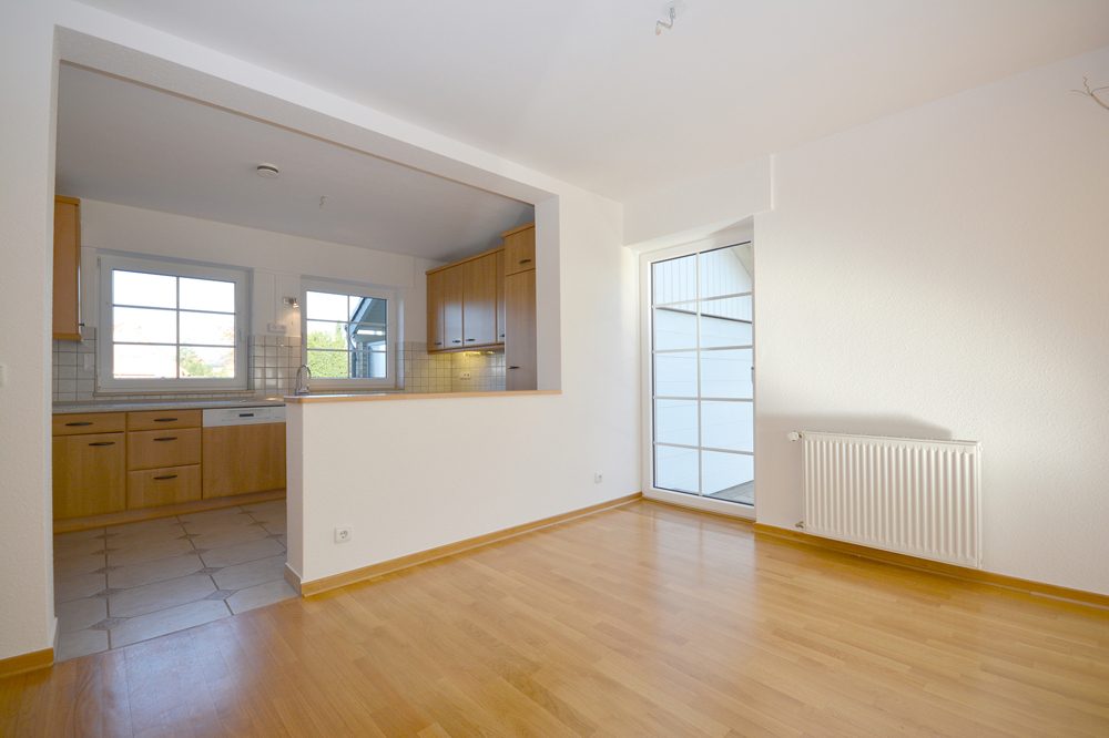 Gütelhöfer Immobilien - Immobilienangebot - Swisttal / Morenhoven - Alle - Großzügige Doppelhaushäfte mit Wärmepumpe, Einbauküche, Carport mit Wallbox und Garten in Morenhoven
