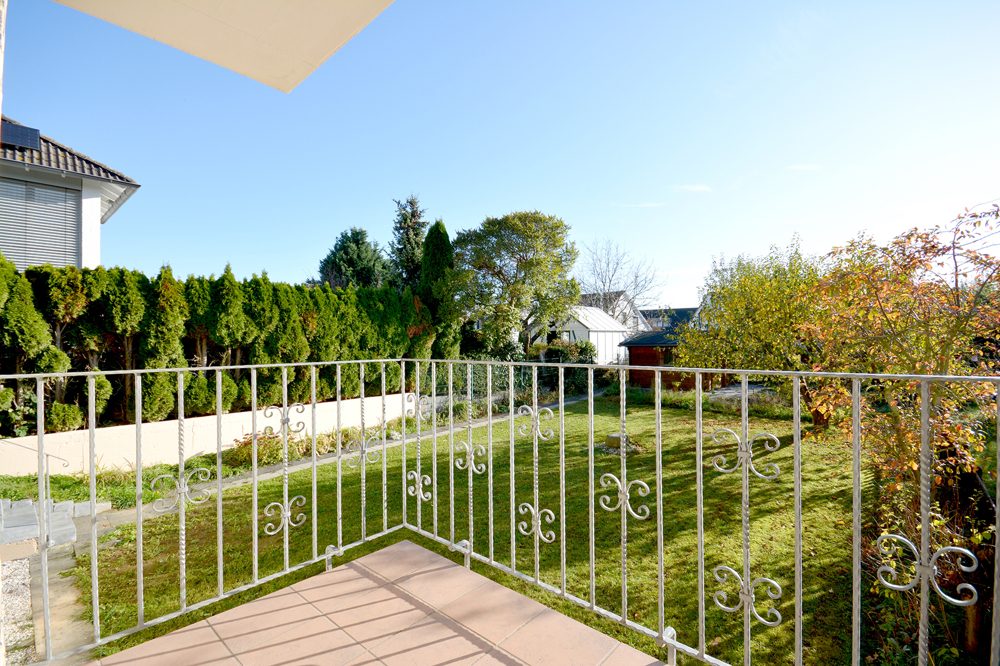 Gütelhöfer Immobilien - Immobilienangebot - Swisttal / Morenhoven - Alle - Großzügige Doppelhaushäfte mit Wärmepumpe, Einbauküche, Carport mit Wallbox und Garten in Morenhoven