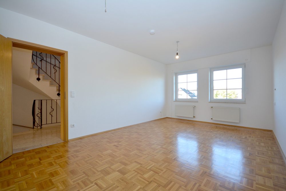 Gütelhöfer Immobilien - Immobilienangebot - Swisttal / Morenhoven - Alle - Großzügige Doppelhaushäfte mit Wärmepumpe, Einbauküche, Carport mit Wallbox und Garten in Morenhoven