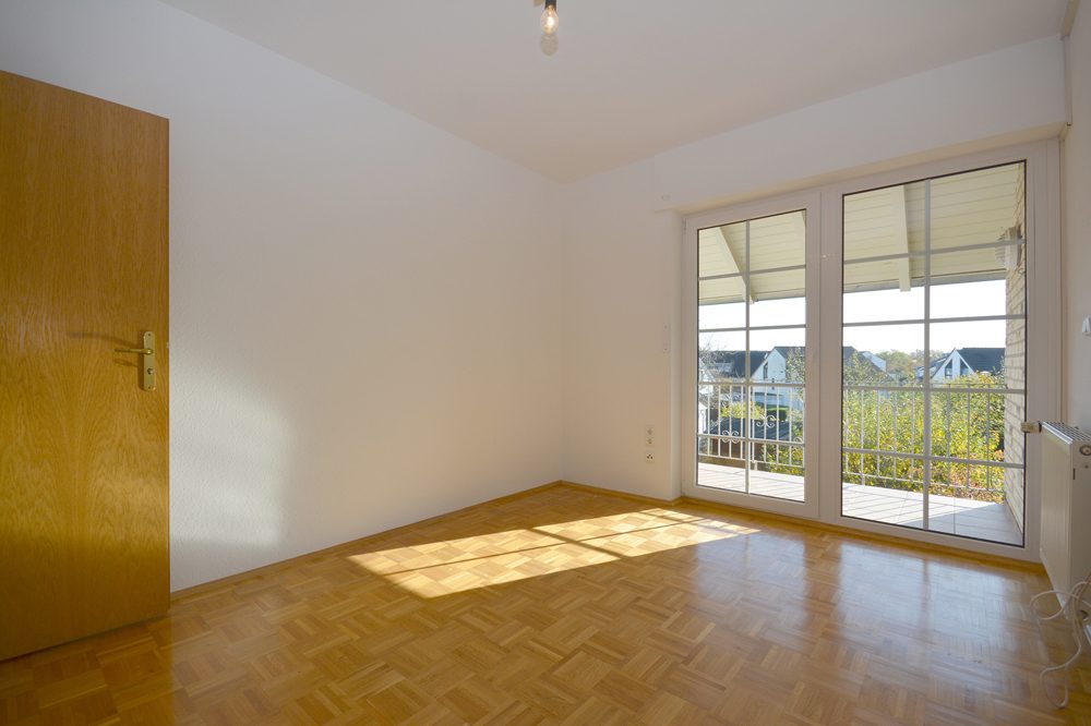 Gütelhöfer Immobilien - Immobilienangebot - Swisttal / Morenhoven - Alle - Großzügige Doppelhaushäfte mit Wärmepumpe, Einbauküche, Carport mit Wallbox und Garten in Morenhoven