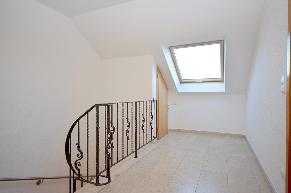 Gütelhöfer Immobilien - Immobilienangebot - Swisttal / Morenhoven - Alle - Großzügige Doppelhaushäfte mit Wärmepumpe, Einbauküche, Carport mit Wallbox und Garten in Morenhoven