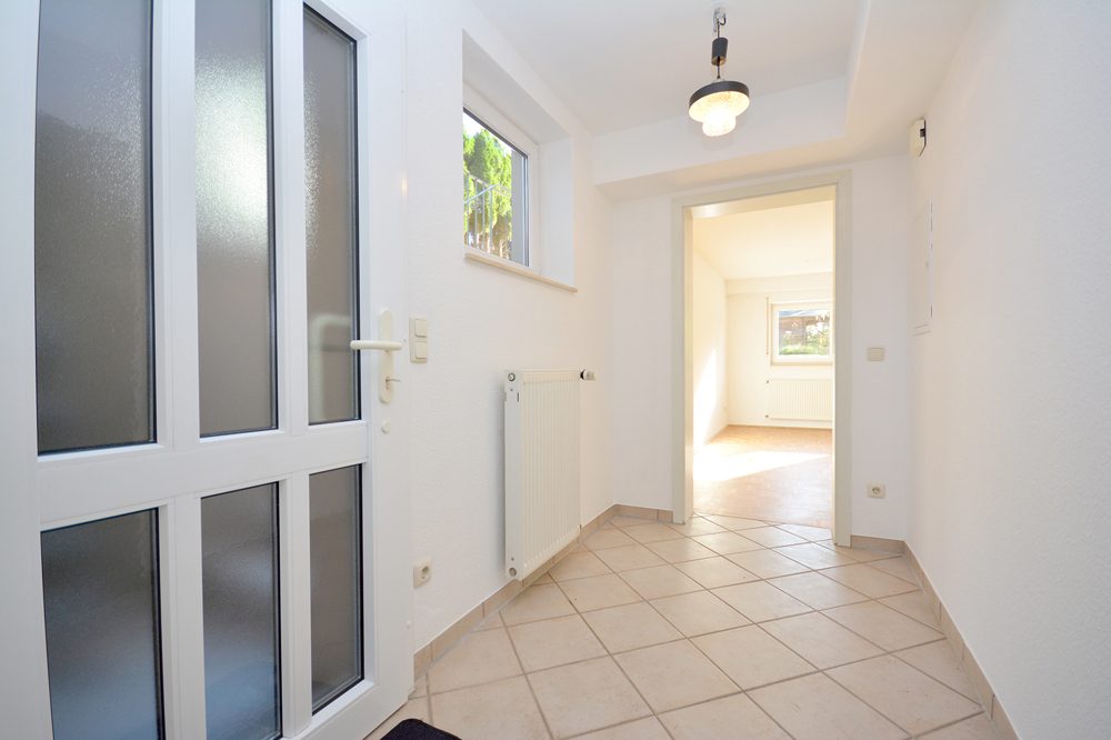 Gütelhöfer Immobilien - Immobilienangebot - Swisttal / Morenhoven - Alle - Großzügige Doppelhaushäfte mit Wärmepumpe, Einbauküche, Carport mit Wallbox und Garten in Morenhoven
