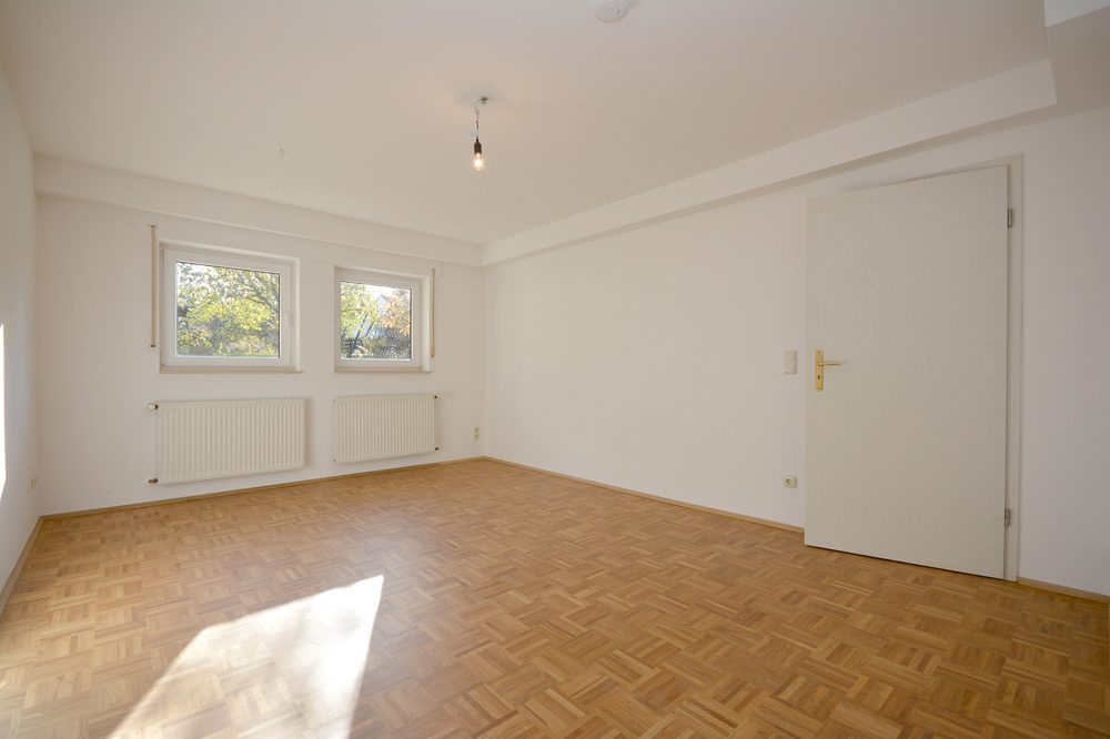 Gütelhöfer Immobilien - Immobilienangebot - Swisttal / Morenhoven - Alle - Großzügige Doppelhaushäfte mit Wärmepumpe, Einbauküche, Carport mit Wallbox und Garten in Morenhoven