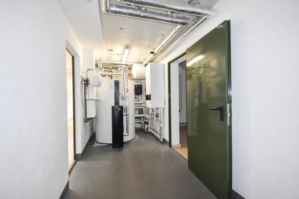 Gütelhöfer Immobilien - Immobilienangebot - Swisttal / Morenhoven - Alle - Großzügige Doppelhaushäfte mit Wärmepumpe, Einbauküche, Carport mit Wallbox und Garten in Morenhoven
