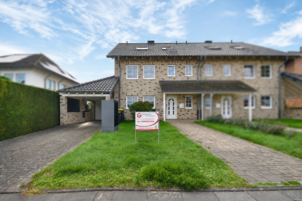 Gütelhöfer Immobilien - Immobilienangebot - Swisttal / Morenhoven - Alle - Großzügige Doppelhaushäfte mit Wärmepumpe, Einbauküche, Carport mit Wallbox und Garten in Morenhoven