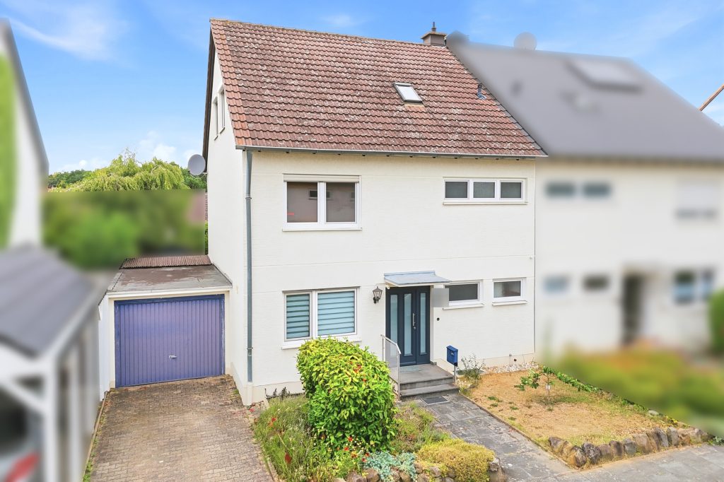 Gütelhöfer Immobilien - Immobilienangebot - Swisttal / Morenhoven - Alle - Großzügiges und kurzfristig bezugsfreies Familiendomizil mit Garten, Garage und neuwertigem Bad