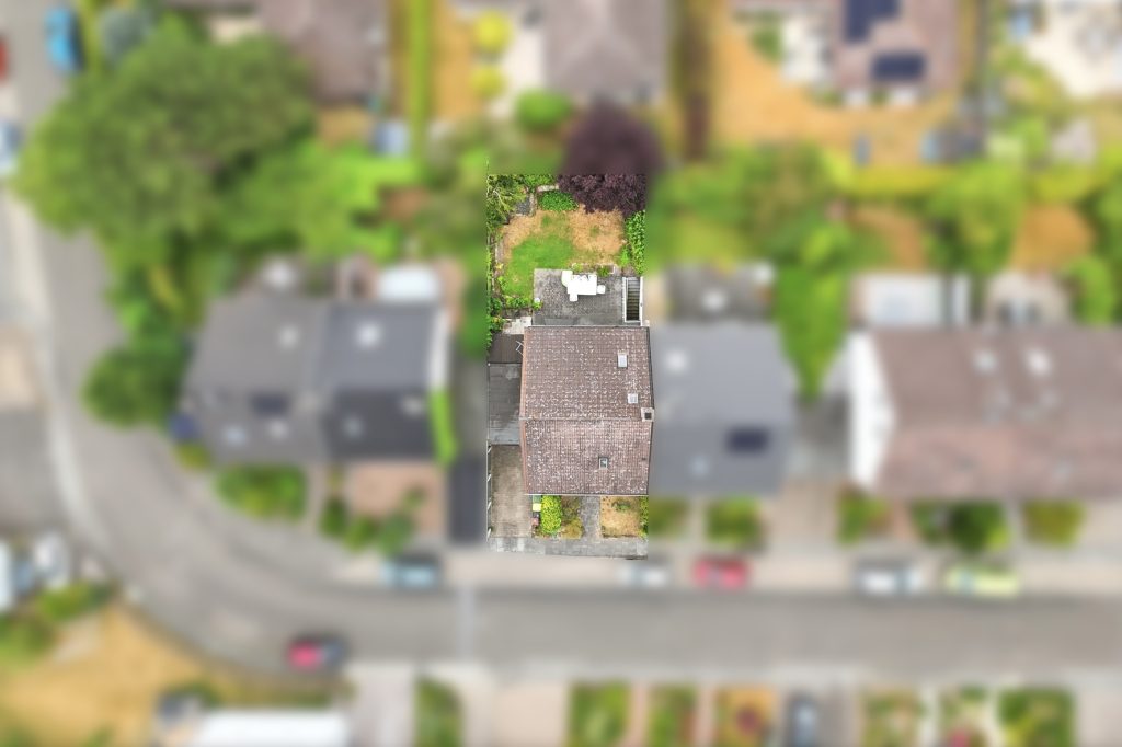 Gütelhöfer Immobilien - Immobilienangebot - Swisttal / Morenhoven - Alle - Großzügiges und kurzfristig bezugsfreies Familiendomizil mit Garten, Garage und neuwertigem Bad