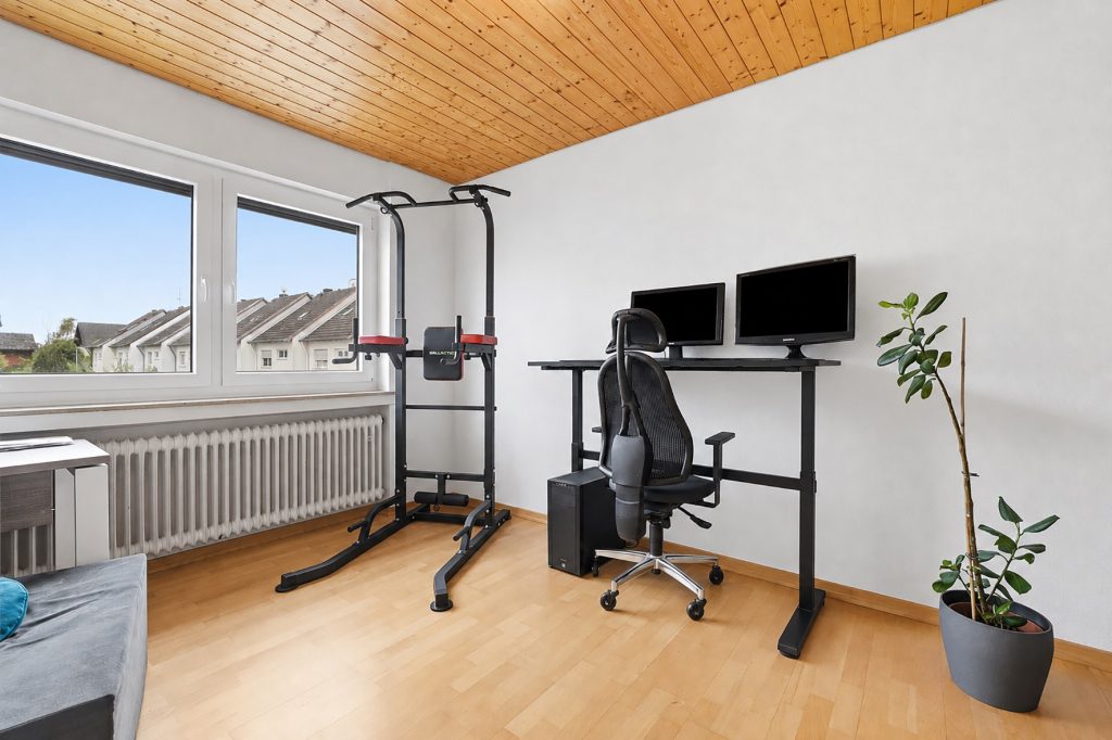 Gütelhöfer Immobilien - Immobilienangebot - Swisttal / Morenhoven - Alle - Großzügiges und kurzfristig bezugsfreies Familiendomizil mit Garten, Garage und neuwertigem Bad