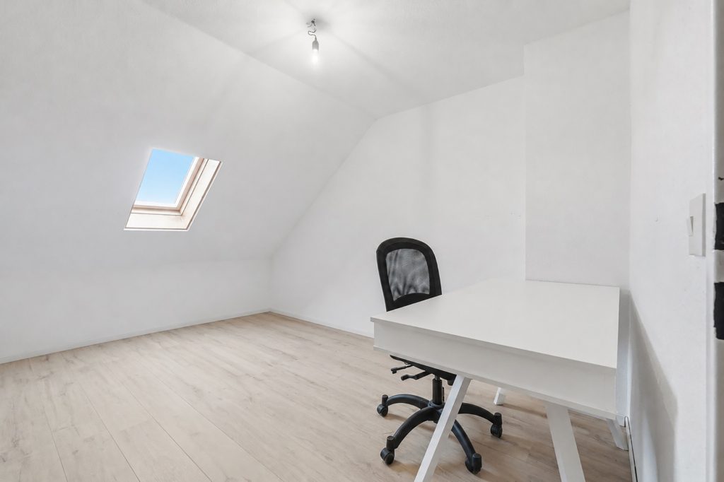 Gütelhöfer Immobilien - Immobilienangebot - Swisttal / Morenhoven - Alle - Großzügiges und kurzfristig bezugsfreies Familiendomizil mit Garten, Garage und neuwertigem Bad
