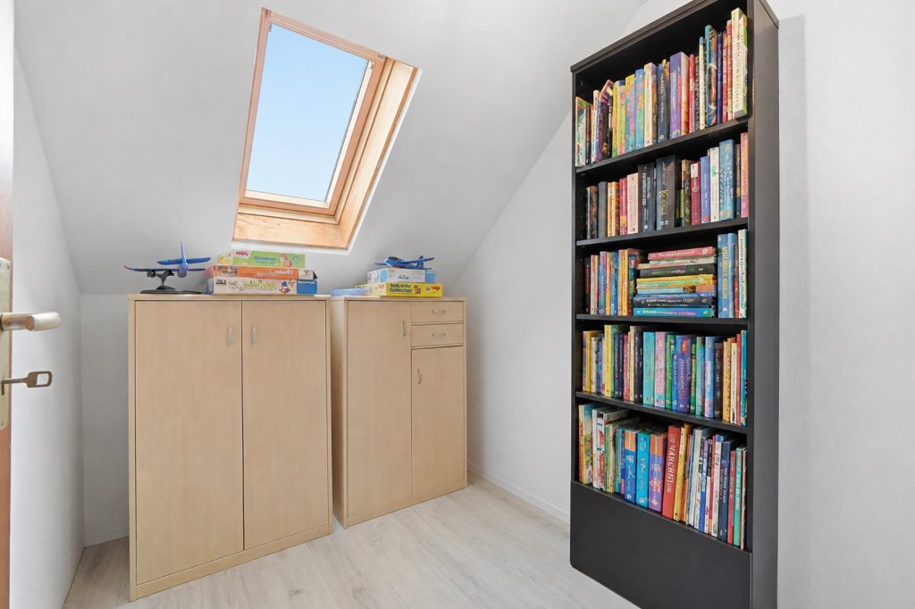 Gütelhöfer Immobilien - Immobilienangebot - Swisttal / Morenhoven - Alle - Großzügiges und kurzfristig bezugsfreies Familiendomizil mit Garten, Garage und neuwertigem Bad