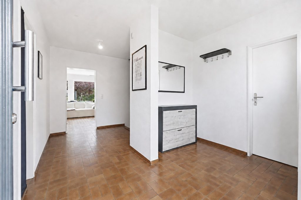 Gütelhöfer Immobilien - Immobilienangebot - Swisttal / Morenhoven - Alle - Großzügiges und kurzfristig bezugsfreies Familiendomizil mit Garten, Garage und neuwertigem Bad